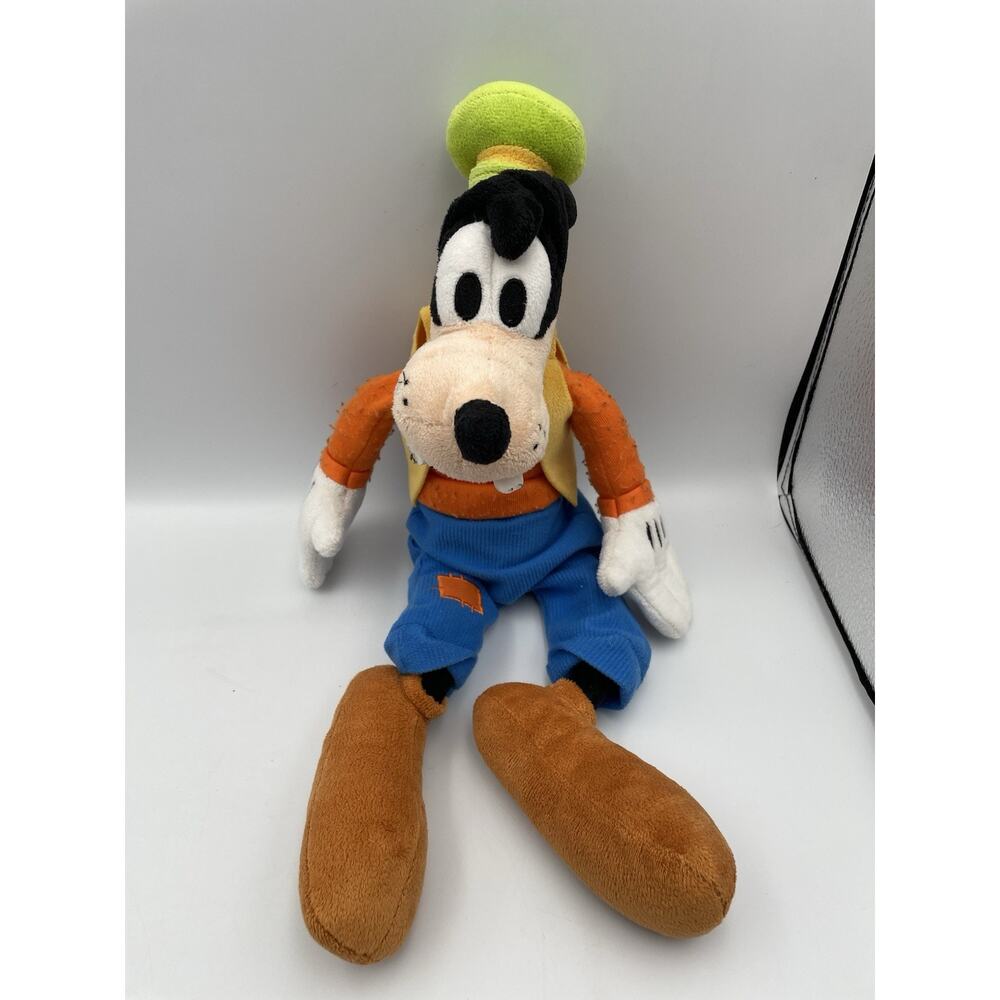 Vintage 1999 Disney Goofy 8 Inch Stuffed Plushie